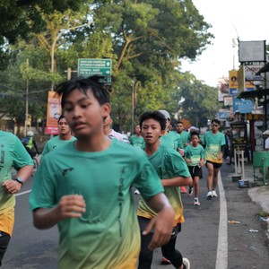 Race photo from BAUR RUN 2025
