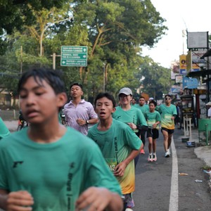 Race photo from BAUR RUN 2025