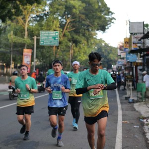 Race photo from BAUR RUN 2025