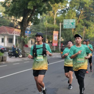Race photo from BAUR RUN 2025