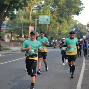 Race photo from BAUR RUN 2025
