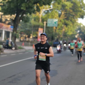 Race photo from BAUR RUN 2025