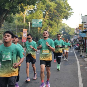 Race photo from BAUR RUN 2025