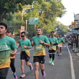 Race photo from BAUR RUN 2025