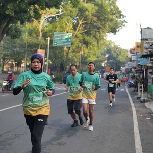 Race photo from BAUR RUN 2025
