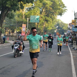 Race photo from BAUR RUN 2025