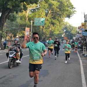 Race photo from BAUR RUN 2025