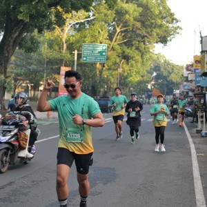 Race photo from BAUR RUN 2025