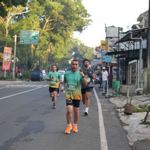 Race photo from BAUR RUN 2025