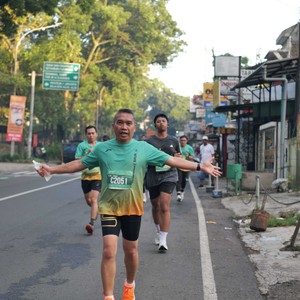 Race photo from BAUR RUN 2025