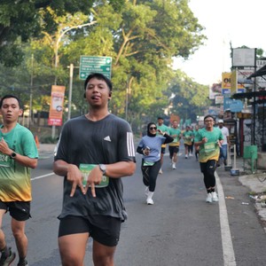 Race photo from BAUR RUN 2025