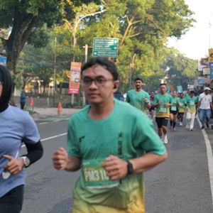 Race photo from BAUR RUN 2025