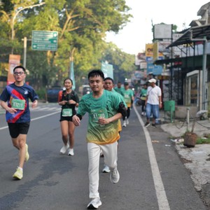 Race photo from BAUR RUN 2025