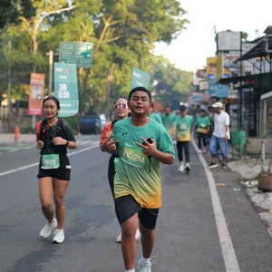 Race photo from BAUR RUN 2025