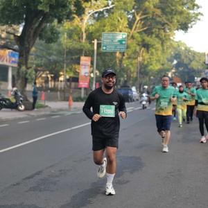 Race photo from BAUR RUN 2025