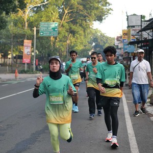Race photo from BAUR RUN 2025