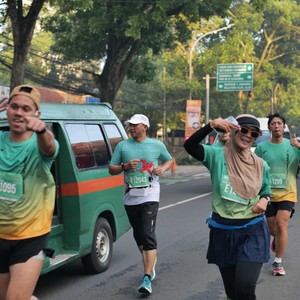 Race photo from BAUR RUN 2025