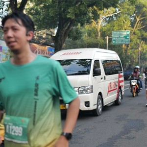 Race photo from BAUR RUN 2025
