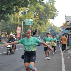 Race photo from BAUR RUN 2025