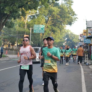 Race photo from BAUR RUN 2025
