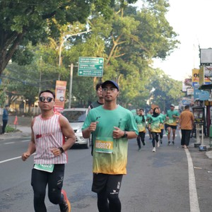Race photo from BAUR RUN 2025