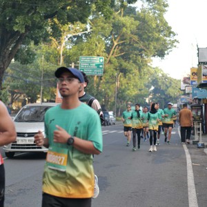 Race photo from BAUR RUN 2025