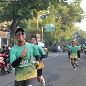 Race photo from BAUR RUN 2025