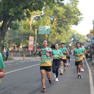 Race photo from BAUR RUN 2025