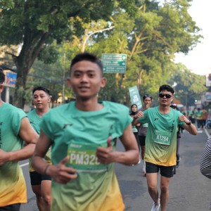 Race photo from BAUR RUN 2025