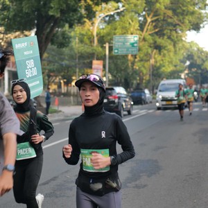 Race photo from BAUR RUN 2025