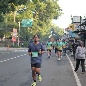 Race photo from BAUR RUN 2025