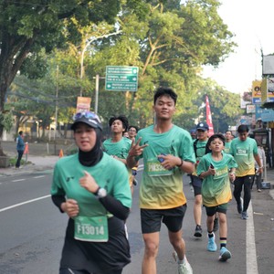 Race photo from BAUR RUN 2025
