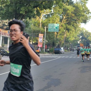 Race photo from BAUR RUN 2025