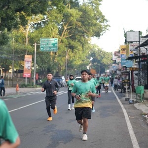 Race photo from BAUR RUN 2025