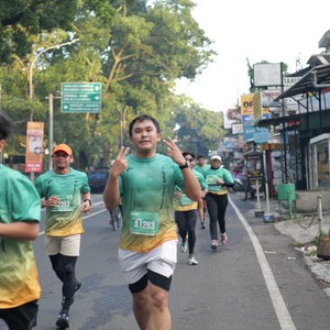 Race photo from BAUR RUN 2025