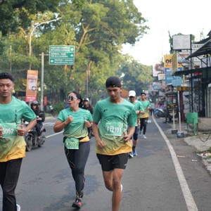 Race photo from BAUR RUN 2025
