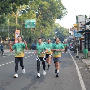 Race photo from BAUR RUN 2025