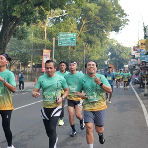 Race photo from BAUR RUN 2025