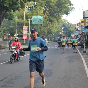 Race photo from BAUR RUN 2025