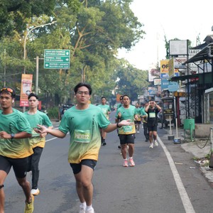 Race photo from BAUR RUN 2025