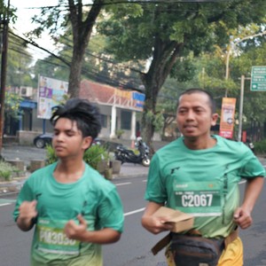 Race photo from BAUR RUN 2025