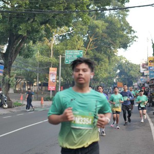 Race photo from BAUR RUN 2025