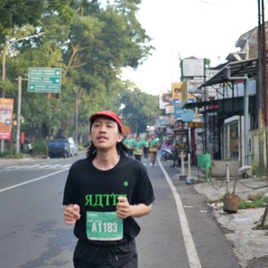 Race photo from BAUR RUN 2025