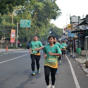 Race photo from BAUR RUN 2025