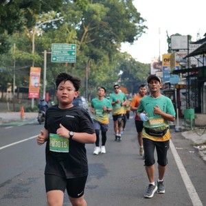 Race photo from BAUR RUN 2025