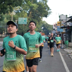 Race photo from BAUR RUN 2025