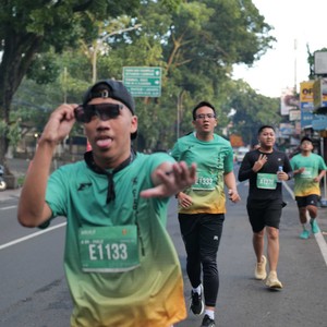 Race photo from BAUR RUN 2025