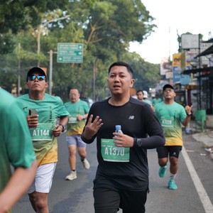 Race photo from BAUR RUN 2025