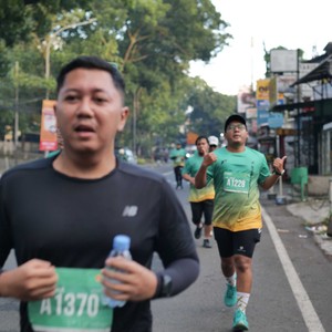 Race photo from BAUR RUN 2025