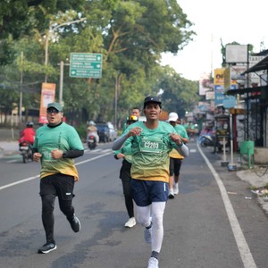 Race photo from BAUR RUN 2025